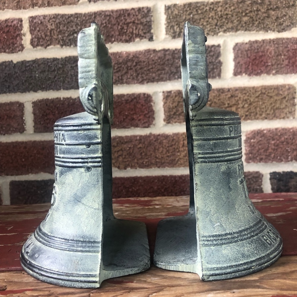 Liberty Bell bicentennial cast iron 1976 Virginia Metal Co bookends, door stop - Picture 6 of 8